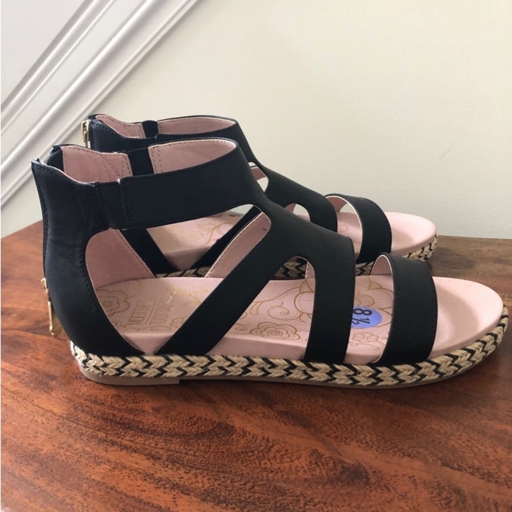 Mootsie Tootsie New 8 1/2 sandals
